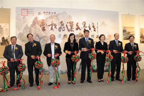 Inauguração da Exposição “Nuvens, Pinheiro e Catarata - Pinturas de Tinta Chinesa de Leong Hei (Wai Hong)” integrada no Projecto de Promoção de Artistas de Macau