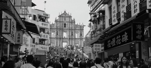 Inauguração da Exposição de Fotografias Criativas de James Chu – “Kong Mud Yeh” integrada no Projecto de Promoção de Artistas de Macau
