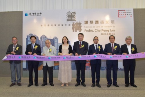 Foi inaugurada a ‘‘Exposição de Fotografia de Che Peng Ion - Reconstrução’’, integrada no Projecto de Promoção de Artistas de Macau