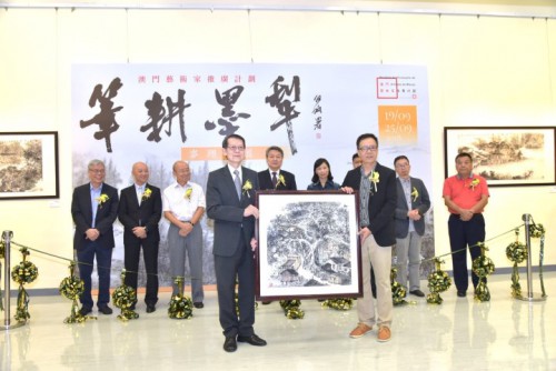 Projecto de Promoção de Artistas de Macau Foi inaugurada a “Exposição de Pinturas de Mak Lei - Pincel e Tinta”