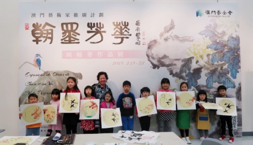 Realizou-se o Workshop de Pintura Chinesa “Andorinhas e Peixinhos” para crianças e seus pais