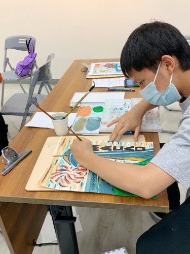 參加者認真創作