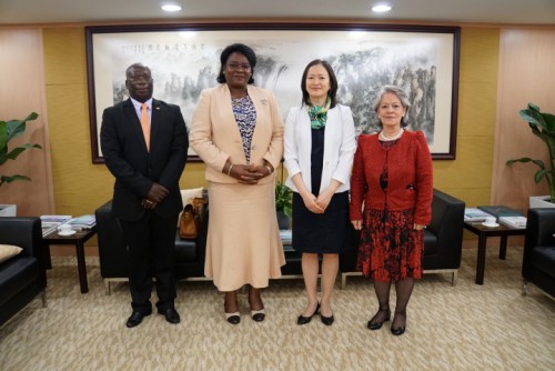 A Delegação chefiada pela Antiga Ministra da Educação da Guiné-Bissau visitou a Fundação Macau