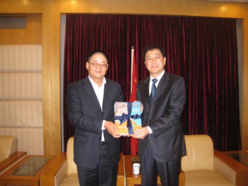 澳門基金會向廣東外語外貿大學贈書