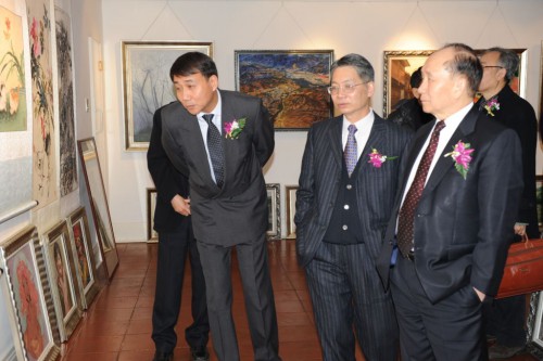 嘉賓在欣賞作品