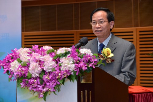 O Sr. Tian Feng, Presidente do GuangDong Social Sciences Association proferiu um discurso na Cerimónia de Atribuição de Prémios.