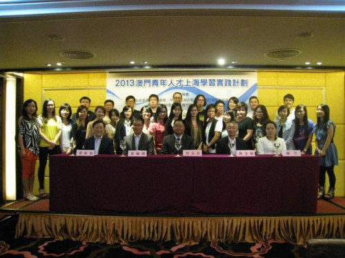 Encontro entre as Entidades de Organização e os Participantes do “Projecto de Estágio dos Jovens de Macau em Shanghai 2013”, antes da Partida