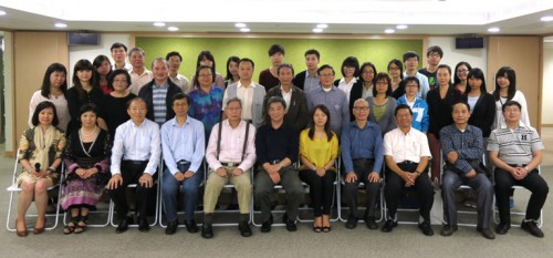 Os estudos realizados sobre as “Canções Folclóricas de Macau” têm vindo a obter gradualmente bons resultados A Fundação Macau organizou um Seminário com os membros da Comissão Editorial da “Colectânea das Crónicas das 10 Artes e Cultura Chinesa”