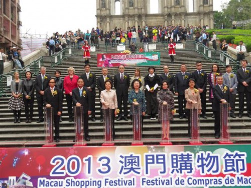 ​Foi inaugurado o Festival de Compras 2013 com o objectivo de prolongar a estadia dos turistas e promover o turismo comunitário em Macau