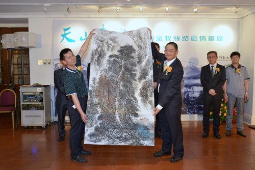 阿童牧畫出新疆山水壯麗——呈現異域藝術美術