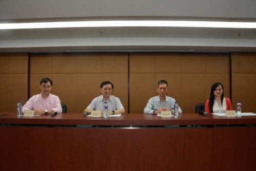 Os estudantes seleccionados para a “Excursão de Estudantes de Macau com Bom Aproveitamento Escolar” estão prontos para partir