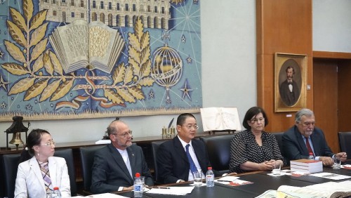 A sessão de apresentação da versão chinesa do Portal  “Biblioteca Digital Macau-China – Fontes dos Séculos XVI a XIX”  contou com a presença do Presidente do Conselho de Administração  da Fundação Macau, Dr. Wu Zhiliang