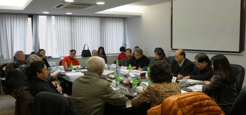 Reunião para a revisão do esboço inicial do “Tomo de Óperas Chinesas”.
