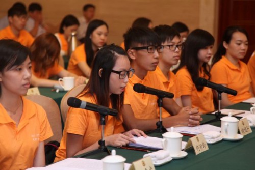 Os estudantes de Macau participantes do Projecto partilharam experiências obtidas na excursão com os convidados de honra