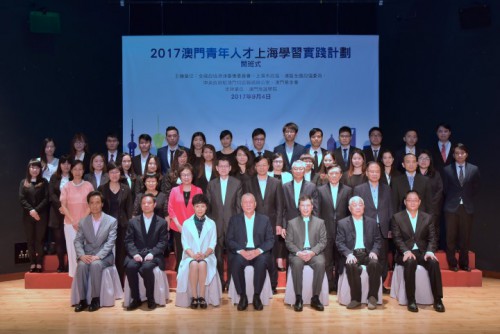 嘉賓與學生合照