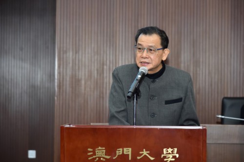 世界華文旅遊文學聯會會長潘耀明致辭