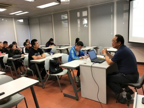 教師班由理工副教授王熹授課