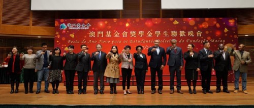 Jantar convívio oferecido pela Fundação Macau aos bolseiros do exterior  Confraternização em ambiente animado e caloroso