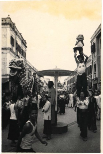 澳門民間生活有豐富多彩的文學、音樂及舞蹈素材(嘉德禮攝，1930年代，澳門基金會收藏)
