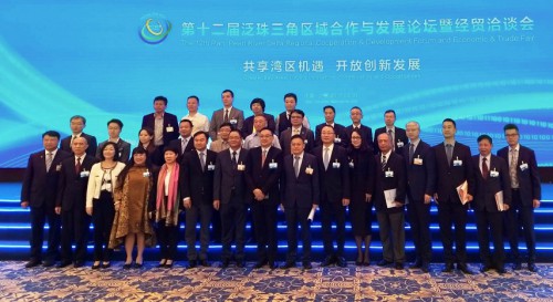 Inauguração do “12.º Fórum do Pan-Delta do Rio das Pérolas” O Dr. Wu Zhiliang apelou à construção de uma comunidade cultural