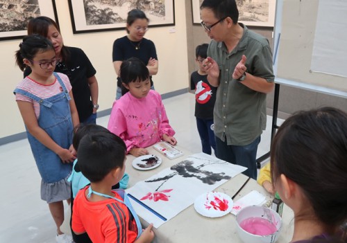 麥理示範及講解