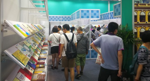 澳門館內人流絡繹不絶