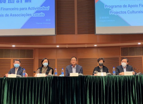 Wu Zhiliang apresentou aos presentes a reforma relativa à concessão de apoio financeiro efectuada pela Fundação Macau