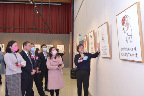 嘉賓在欣賞畫作