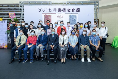 小說卷、散文卷作者與嘉賓合影留念