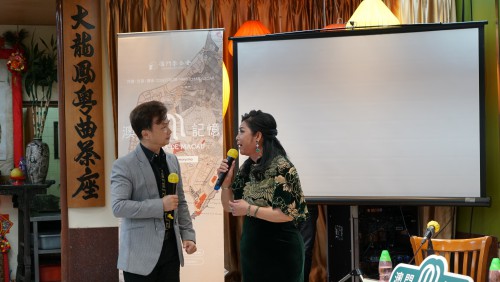 粵劇名伶朱振華和陳慕蓮與一眾嘉賓即興互動演示粵曲