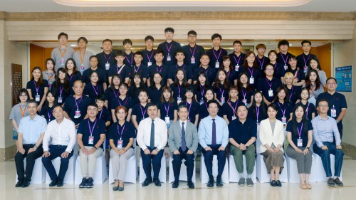 嘉賓及營員在開營式上合照