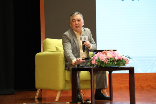 中國京劇藝術基金會副理事長兼秘書長崔偉為校園導賞主講