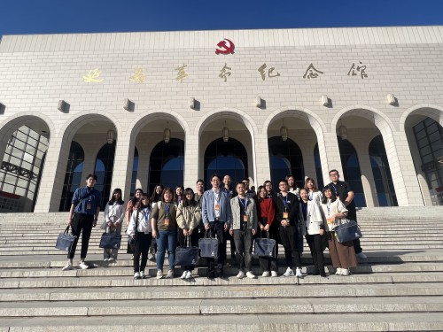 3.學員們參觀延安革命紀念館 