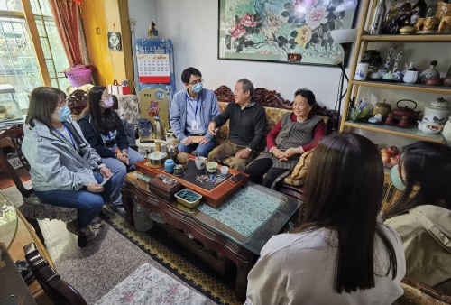 2.學員們在西安電子城街道二〇五所社區參觀調研