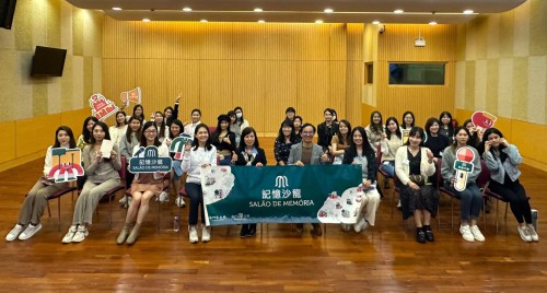“記憶沙龍”走進澳門婦聯青年協會，嘉賓與參與者合照留影