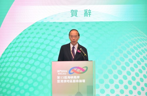 中國文聯香港會員總會會長馬逢國在開幕式上致賀辭