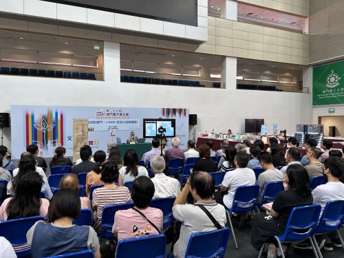 “記憶沙龍”書展特別場出席者眾