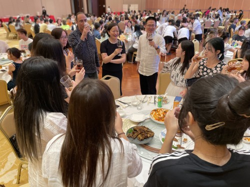 澳門基金會行政委員會鍾怡副主席與同學們交流暢談