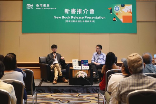 陳力行先生及勞加裕先生與讀者分享創作的心路歷程