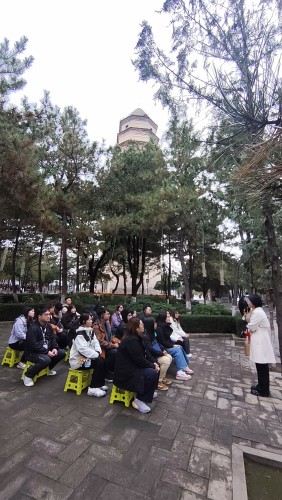 學員們在學習張思德為人民服務精神