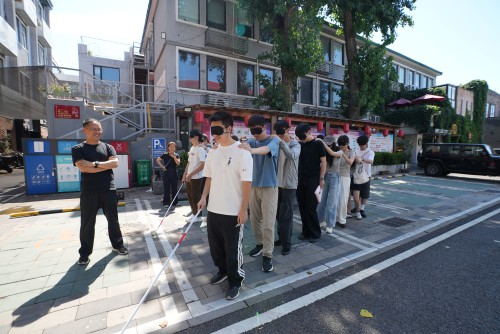 學員參與助盲活動